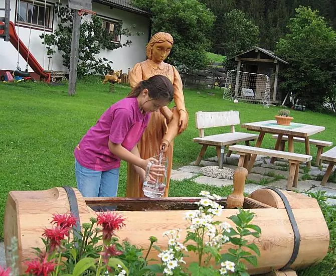 Una nobile goccia di acqua di sorgente