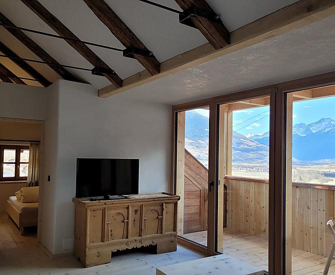 Soggiorno con vista sul balcone e sul panorama