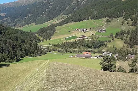 Durante la raccolta del fieno sopra il nostro maso