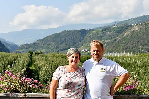 Oggi tocca a noi, Hanspeter e Veronika, rendere la vostra vacanza in agriturismo all'Obermoarhof un'esperienza indimenticabile!