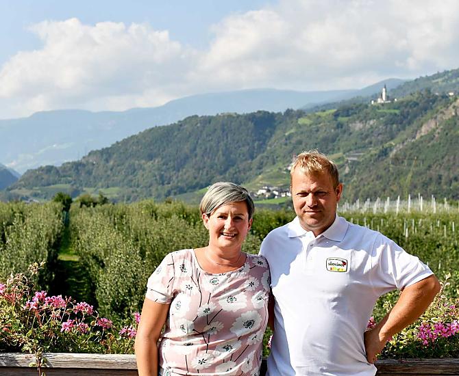 Oggi tocca a noi, Hanspeter e Veronika, rendere la vostra vacanza in agriturismo all'Obermoarhof un'esperienza indimenticabile!