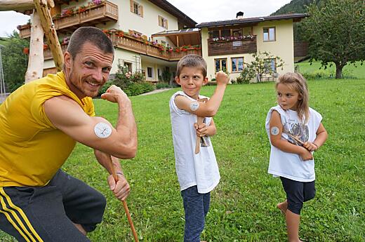 Il contadino Georg con i suoi nipoti: una squadra eccezionale!