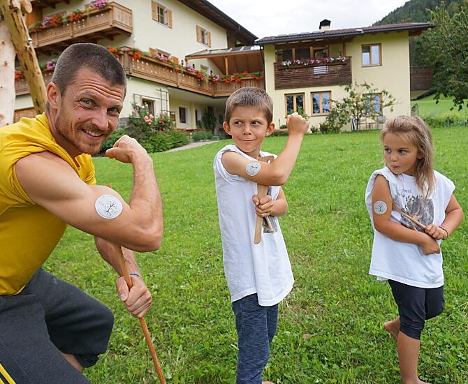Il contadino Georg con i suoi nipoti: una squadra eccezionale!