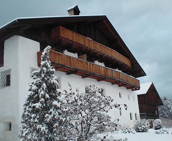 L'Haidnerhof in abito bianco