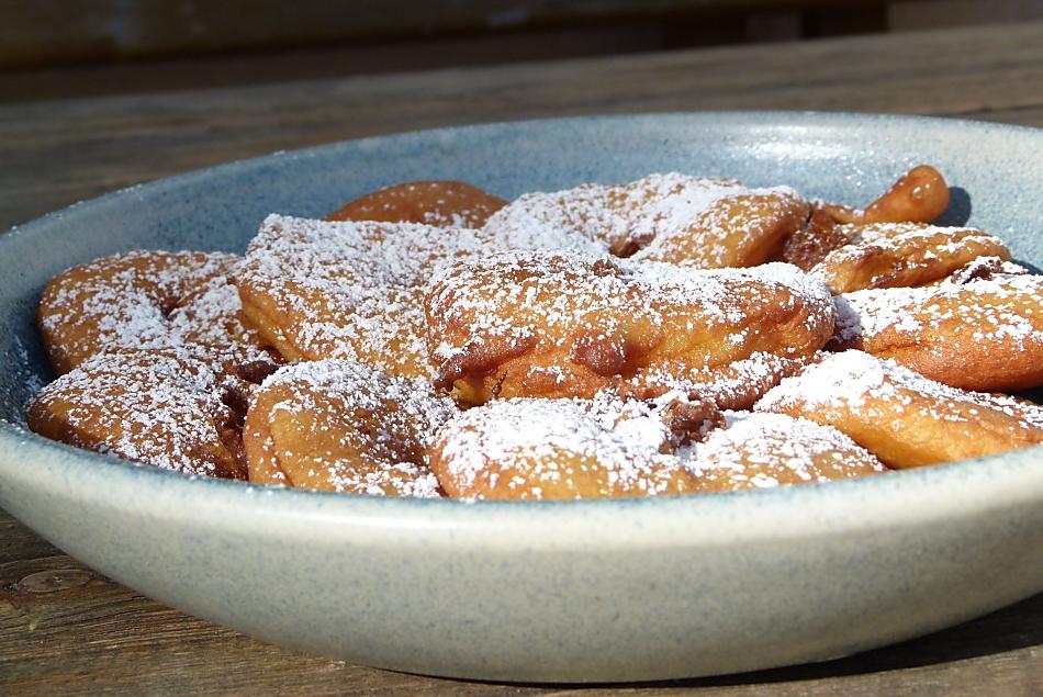 Apfelkiachl, Strauben, Strudel o Kaiserschmarrn: ogni tanto viziamo i nostri ospiti con dolci tradizionali. 