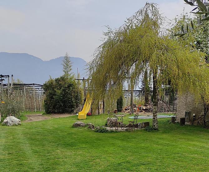 Prato per prendere il sole con area giochi per bambini