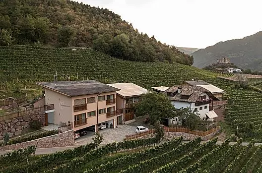 All Pfösslerhof c'è un mondo da scoprire: vigneti, vita contadina, animali, padroni di casa cordiali.
