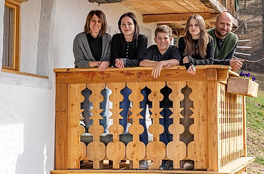 Christa e Paul vivono al Duregghof insieme ai loro figli Selin, Julia e Lukas.