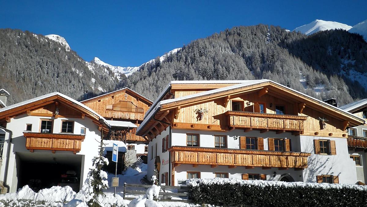 Vacanze invernali nel paese di montagna di Lappago.