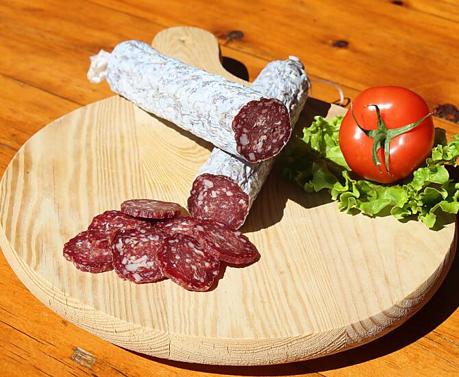 Salame di capra prodotto al maso