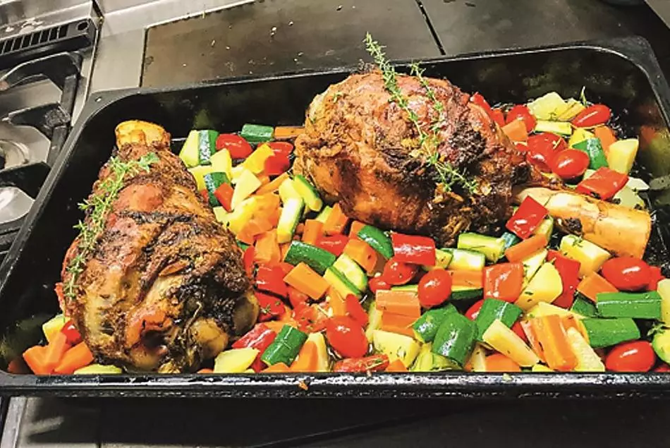Stinco di vitello con verdure al forno