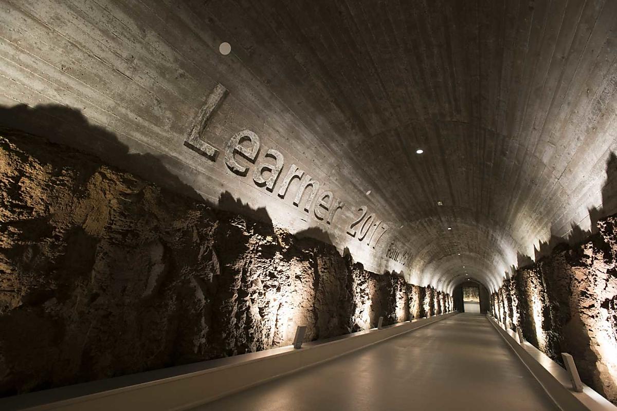 Ein Tunnel verbindet die Käserei mit dem unterirdisch gelegenen Reifekeller