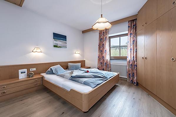 Ein schönes Bett lädt zum Kuscheln ein