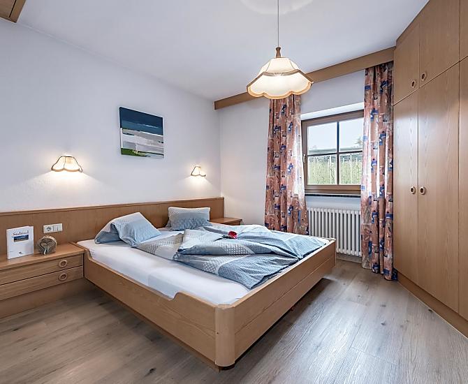 Ein schönes Bett lädt zum Kuscheln ein