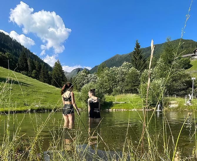 Rilassatevi presso il laghetto naturale del maso