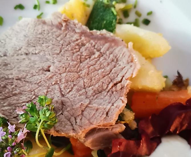 La sera vi vizieremo con le specialità locali. Carne e verdure provengono dai nostri campi e del nostro allevamento.