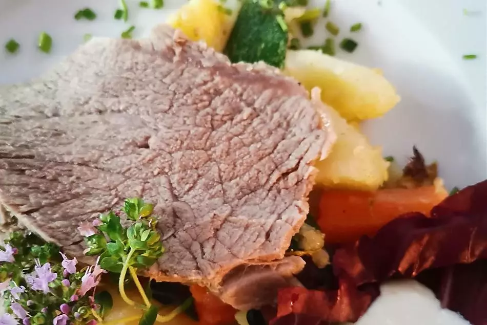 La sera vi vizieremo con le specialità locali. Carne e verdure provengono dai nostri campi e del nostro allevamento.