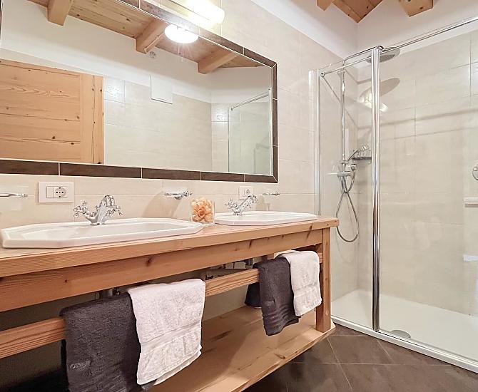 Il bagno dell'appartamento Enzian