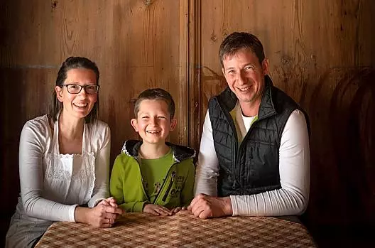 La contadina Elisabeth, il figlio Andreas e il contadino Markus