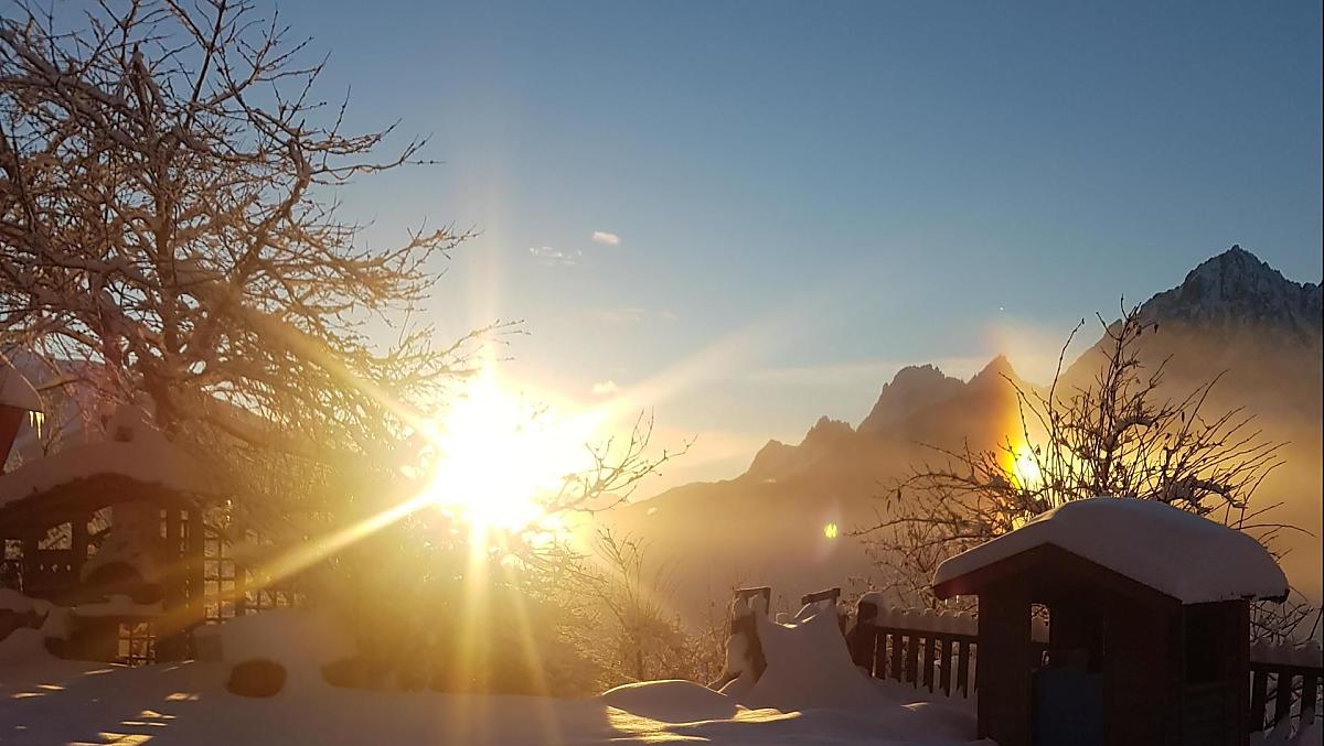 Il sole del mattino segue il suo corso.