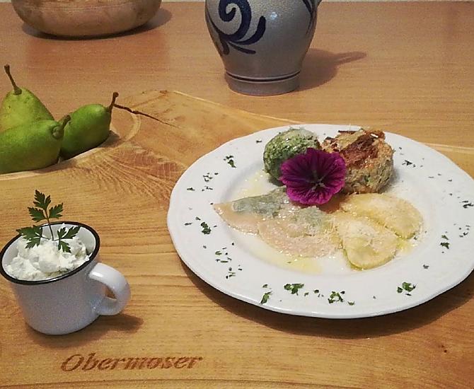 Nell’osteria contadina del nostro maso potrete gustare Schlutzkrapfen e canederli. Prepariamo per voi anche la nostra colazione in agriturismo.