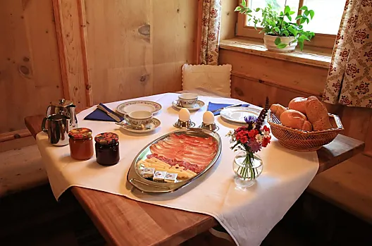 Sul tavolo della colazione vengono serviti solo prodotti regionali dell'Alto Adige e naturalmente del nostro maso.