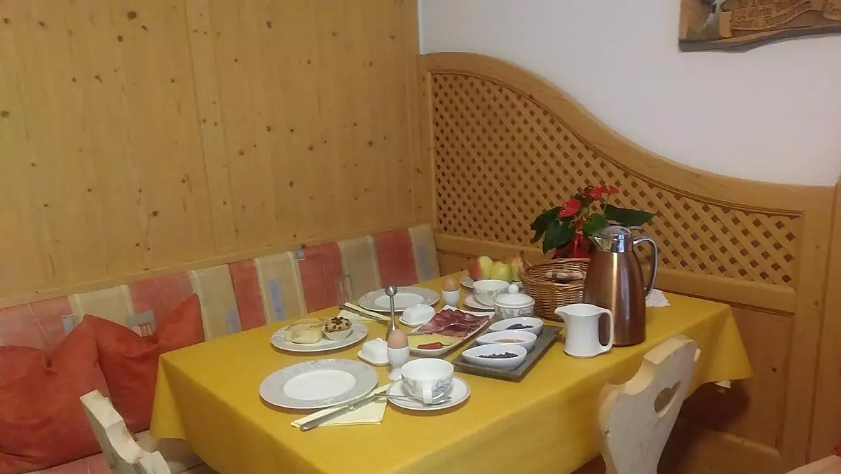 Assapora una colazione nella nostra stube contadina con prodotti freschi del maso