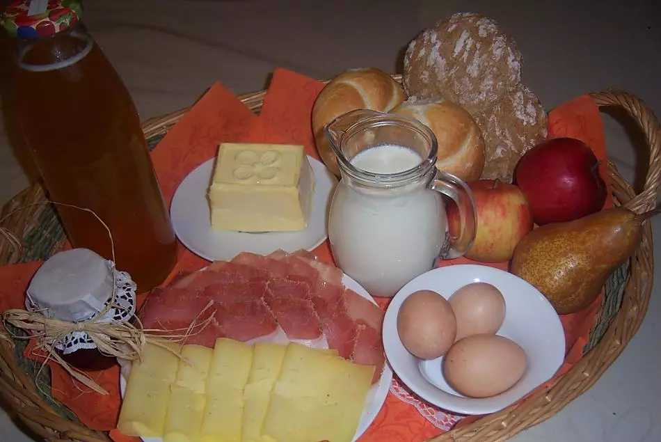 Preferite fare colazione comodamente in appartamento? Il cestino include tutto ciò che desiderate.