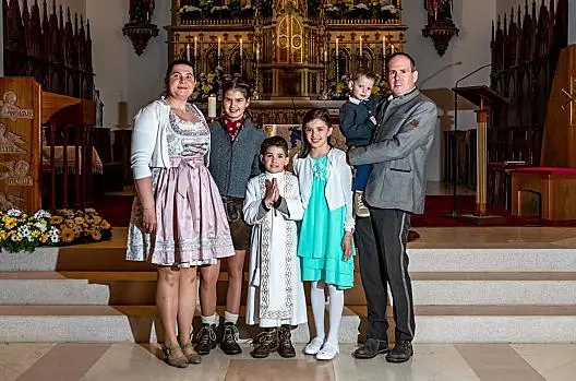 Famiglia Lardschneider alla Prima Comunione di Wilfried (2023).