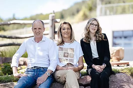 I padroni di casa Hans con Hildegard e la figlia Anna