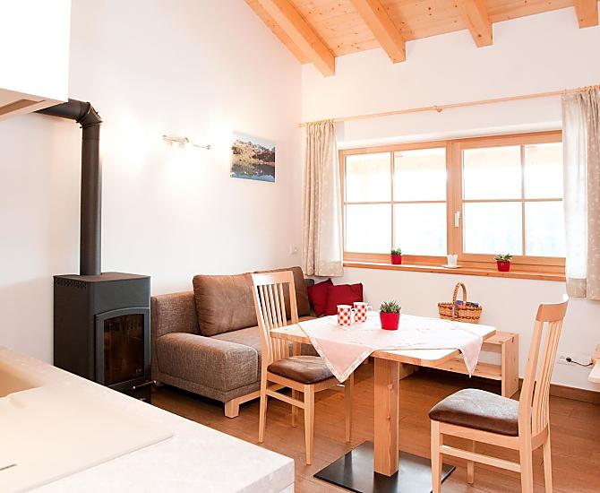 Wohnraum mit Kamin 
