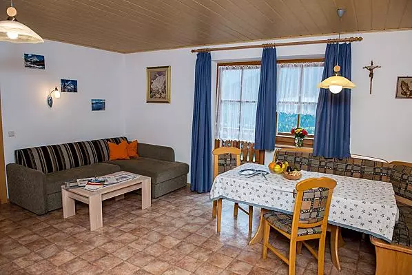Gemütliches, großes, ausziehbares Sofa