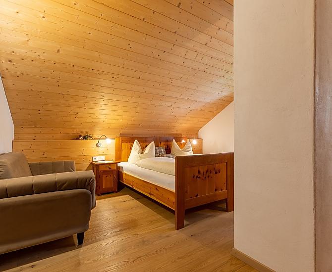 Doppelbett und Sofa mit Schlaffunktion