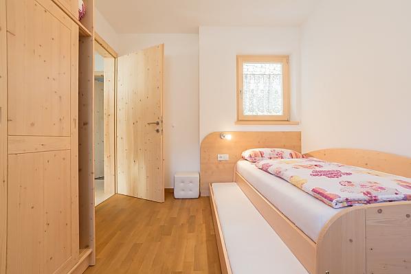 Zimmer mit Einzelbett und Zustellbett