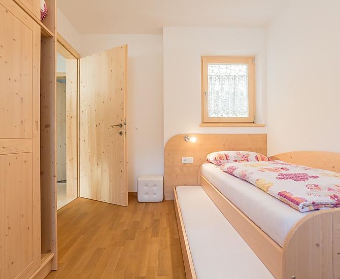 Zimmer mit Einzelbett und Zustellbett