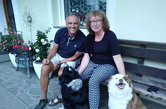 I nostri cani del maso adorano farsi coccolare dagli ospiti.