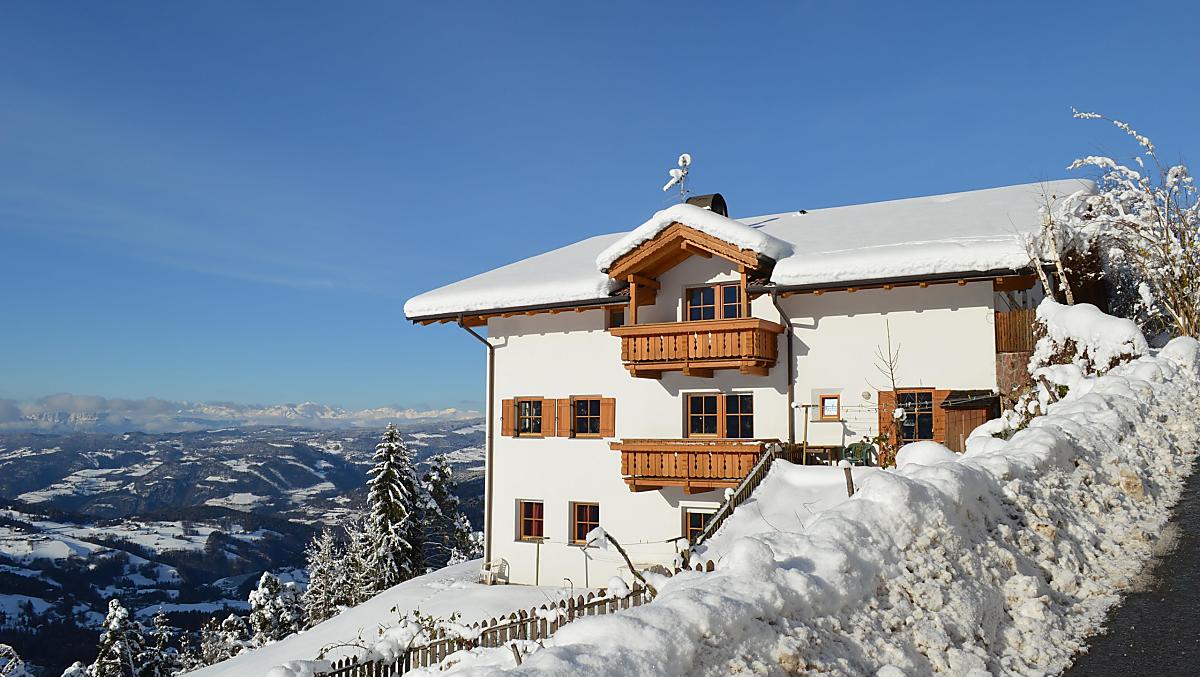 La parte est della nostra casa contadina in veste invernale