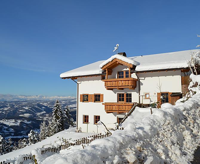 La parte est della nostra casa contadina in veste invernale
