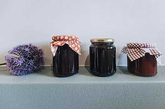 Miele dei nostri alveari, marmellate e succhi fatti in casa