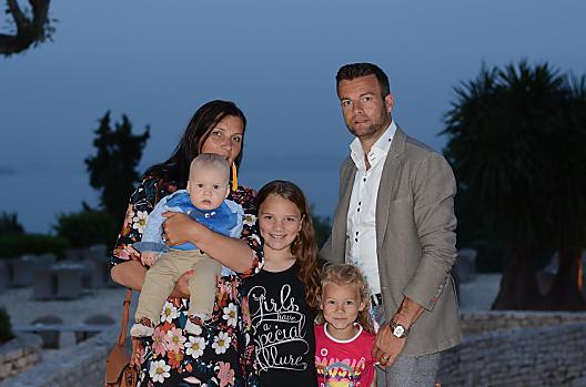 Manuela e Georg, insieme ai figli Anna, Lina e Leo, vi danno il benvenuto al maso