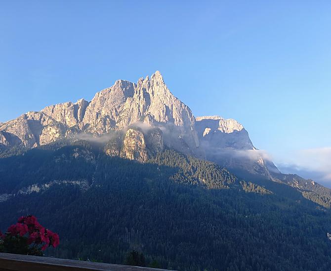 Ein schöner Urlaubstag beginnt mit dem Blick zum Schlern.
