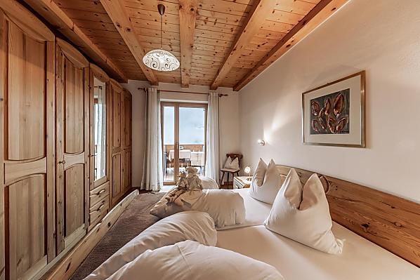 Doppelbettschlafzimmer mit Südbalkon