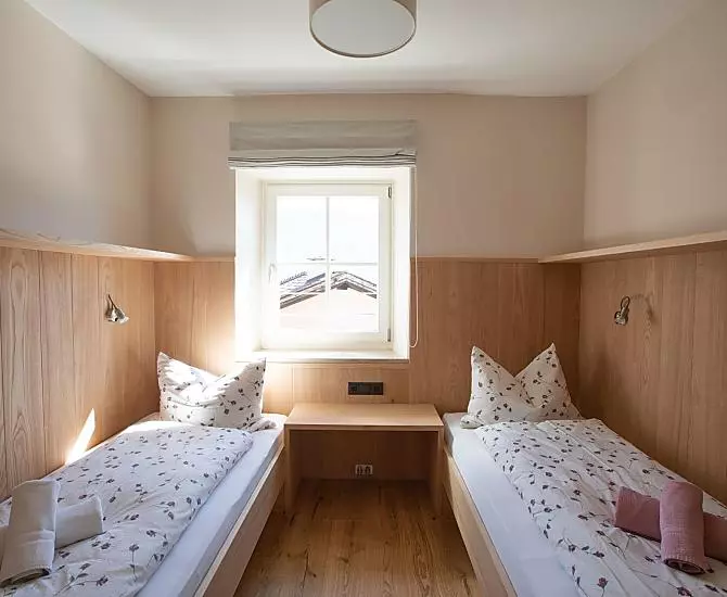 Schlafzimmer mit zwei Einzelbetten (90 x 200 cm)