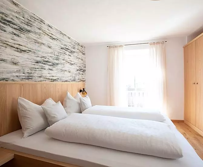 Doppelbettzimmer mit Balkon