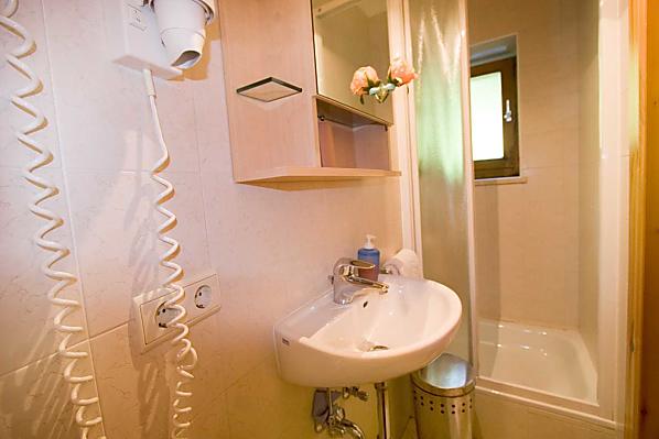 Ungerer Hof - Zimmer & Wohnungen Photo