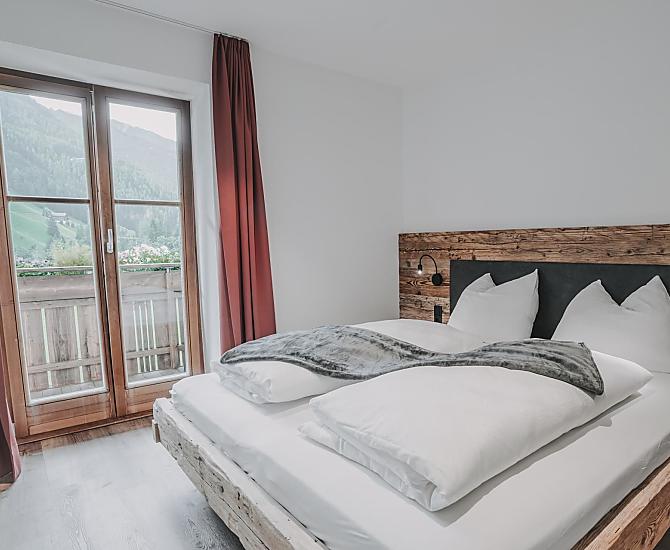 Schlafzimmer in Altholz 