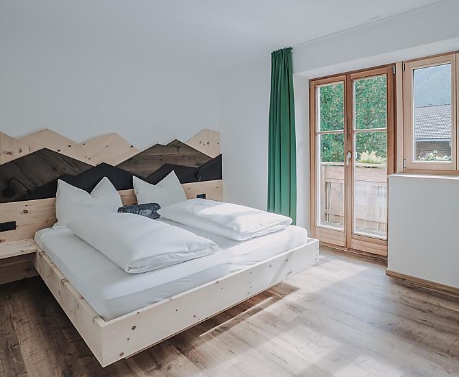 Schlafzimmer in einheimischer Zirbe 