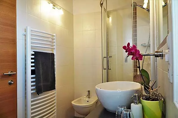  Unsere Badezimmer sind mit Dusche, WC und Bidet ausgestattet.