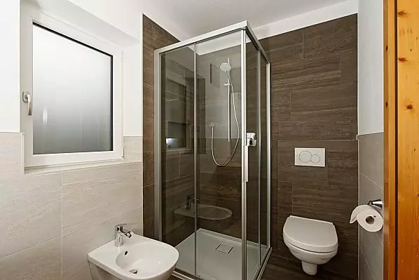 Bad mit Fußbodenheizung und Bidet