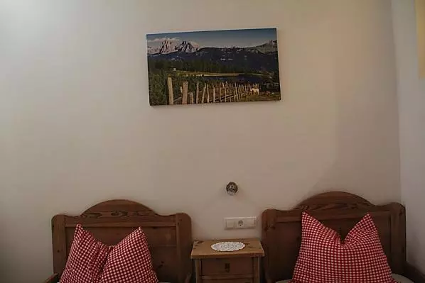 Schlafzimmer mit 2 Einzelbetten. (Bettenlänge 1,85m)